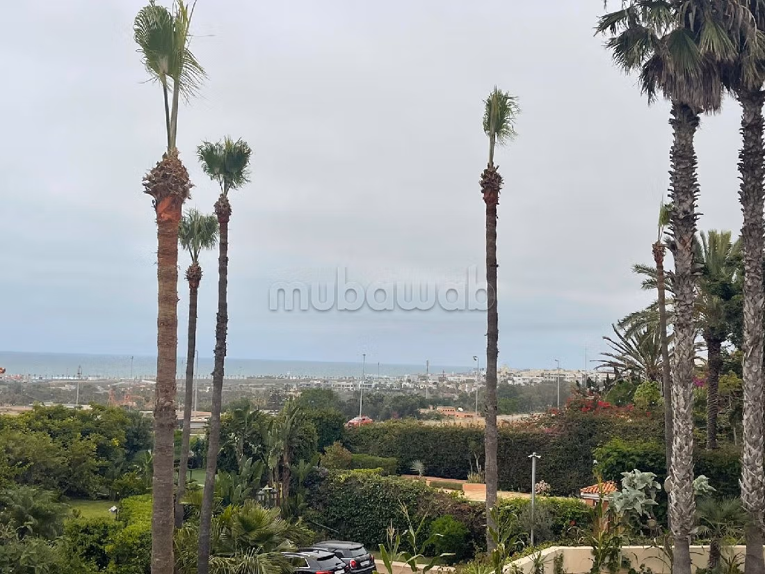 منزل ممتاز للبيع بعين الذياب. 4 غرف جميلة. مرآب