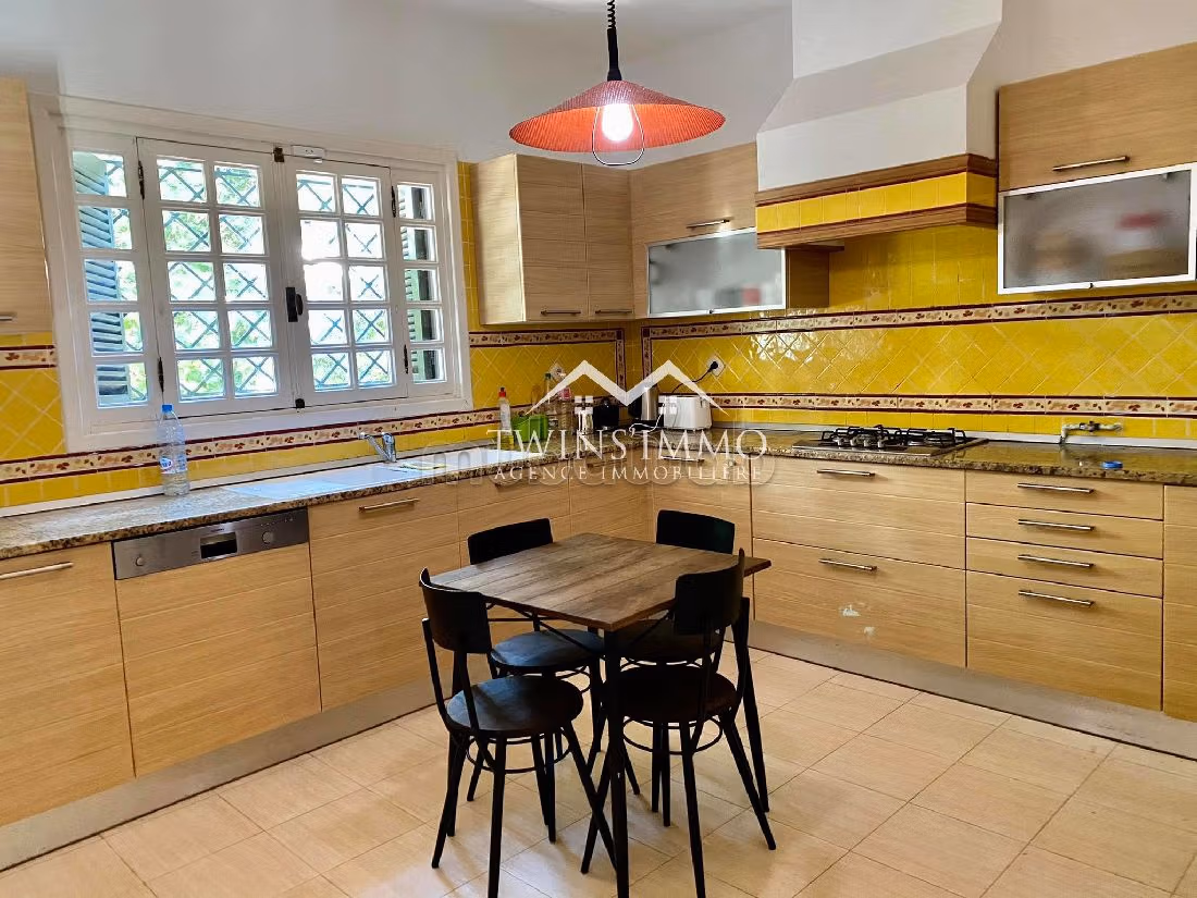 Bellissima casa in affitto a Gammarth Supérieur. 4 camere. Giardino e posto auto