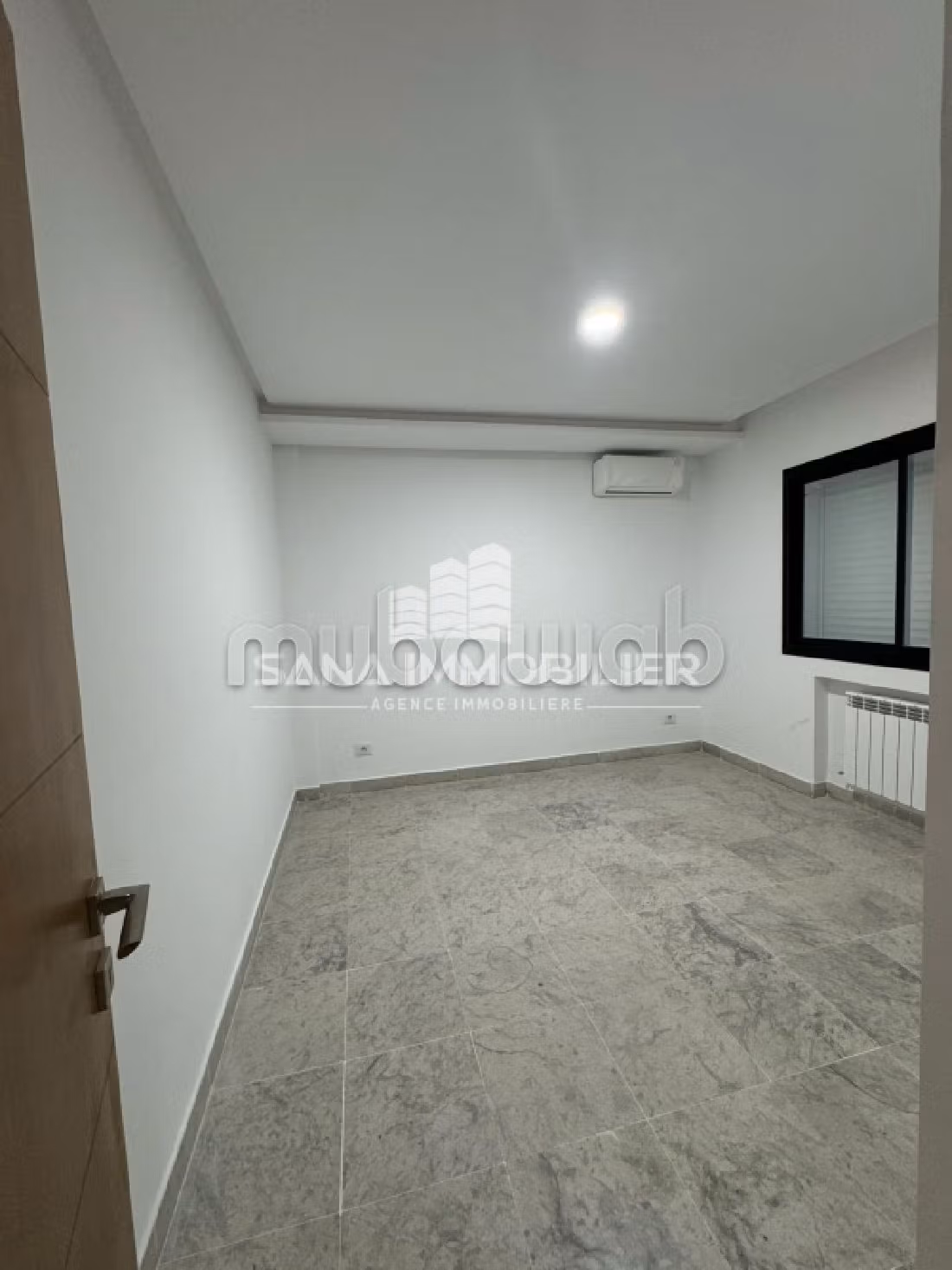 A vendre un appartement S2 occupe le 1ér étage