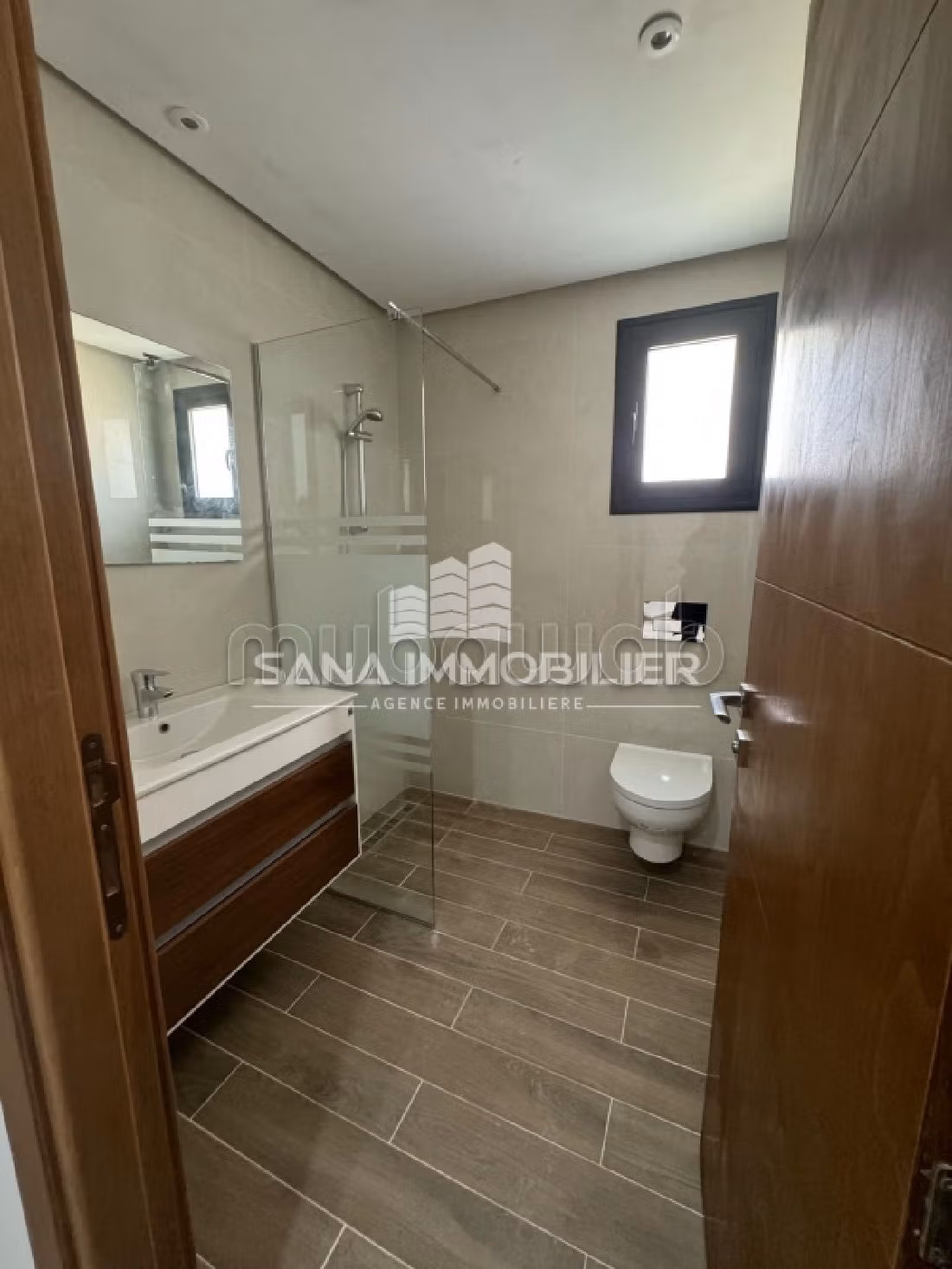 A vendre un appartement S2 occupe le 1ér étage