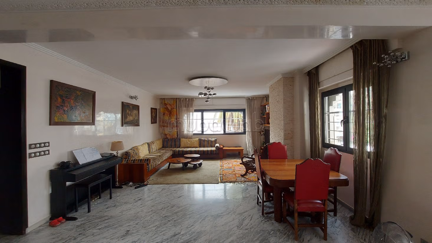 بيع شقة براسين. المساحة الإجمالية 318 م². شرفة كبيرة. 