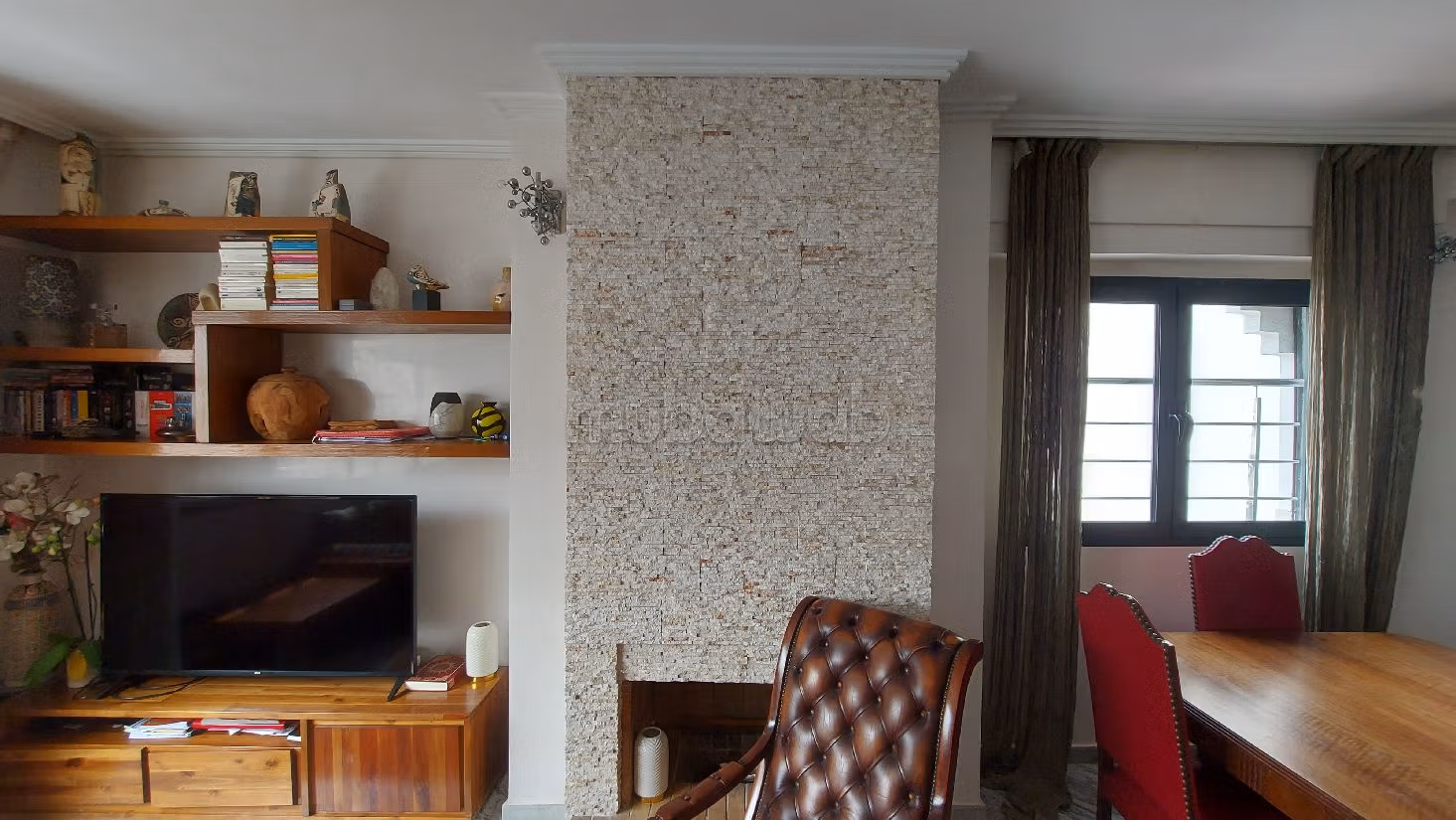 بيع شقة براسين. المساحة الإجمالية 318 م². شرفة كبيرة. 