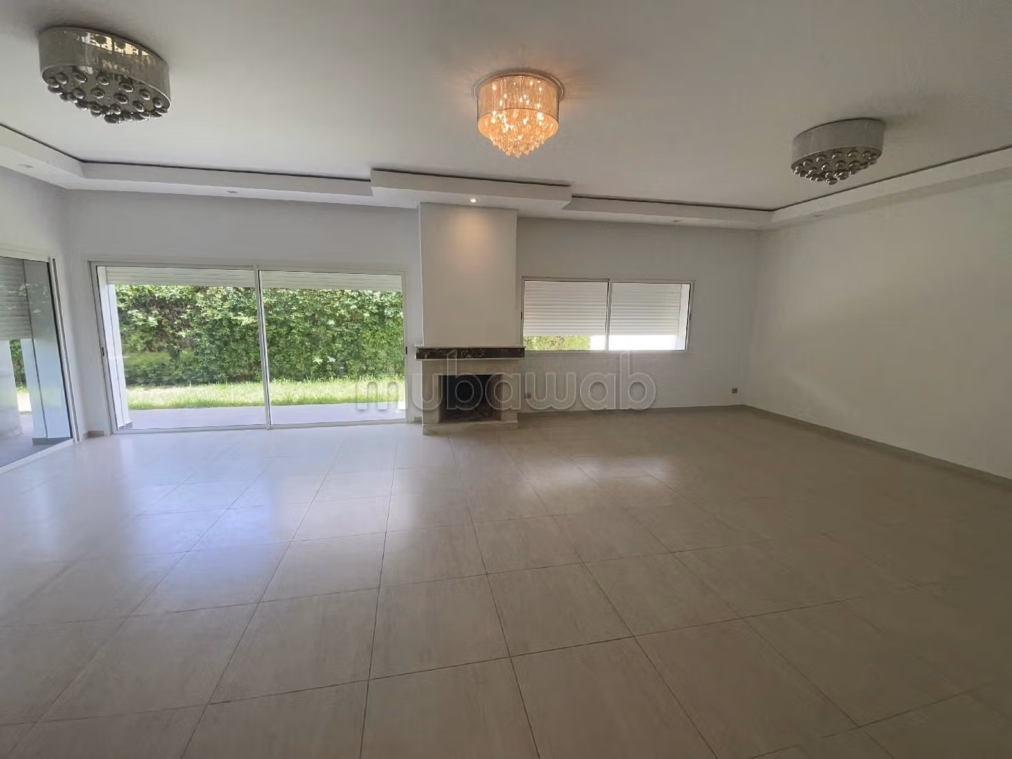 منزل رائع للكراء بالسويسي. 4 غرف ممتازة. شرفة جميلة وحديقة.