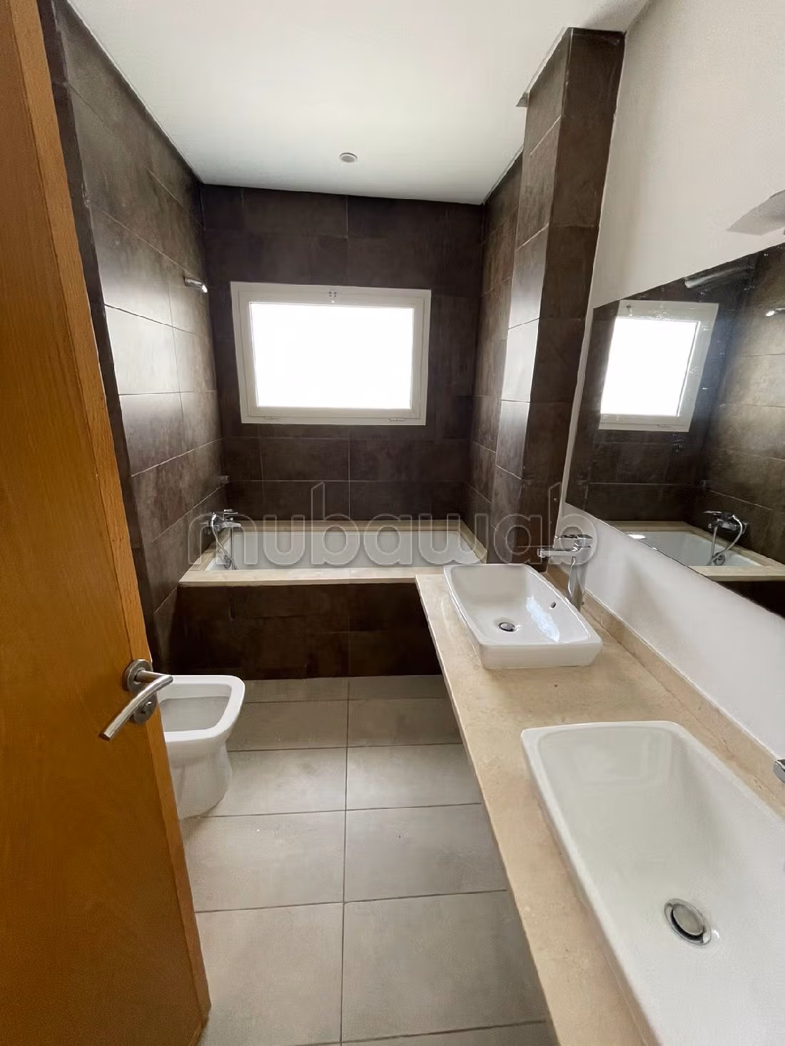 منزل رائع للكراء بالسويسي. 4 غرف ممتازة. شرفة جميلة وحديقة.