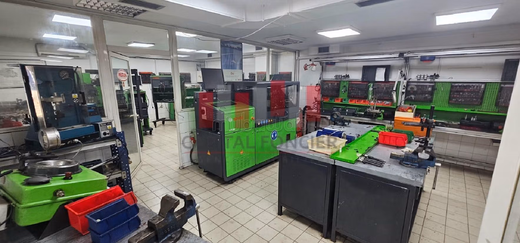 Excellent showroom en plein bld mly ismail Ain sebaa de 1900 m de surface exploitable a la location