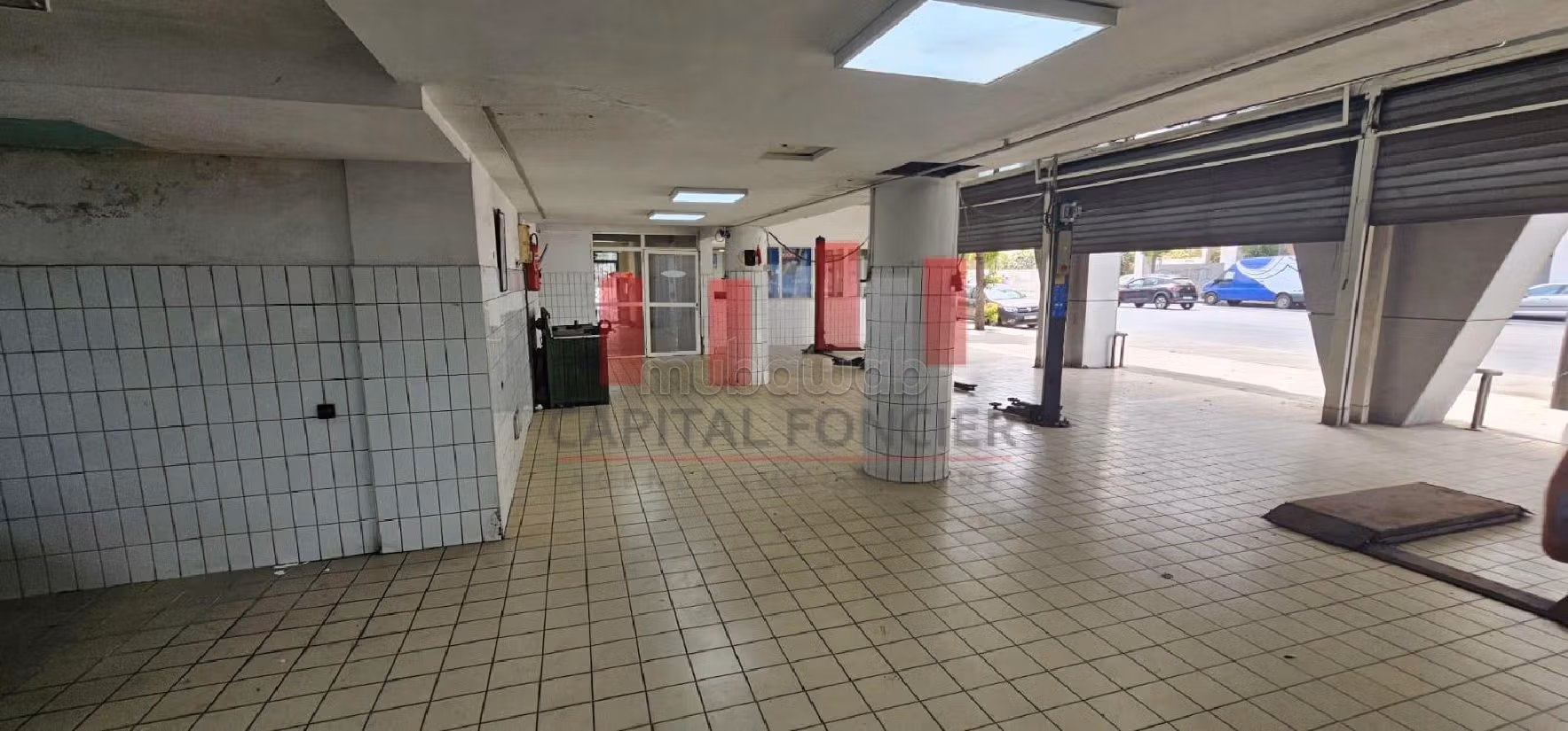 Excellent showroom en plein bld mly ismail Ain sebaa de 1900 m de surface exploitable a la location