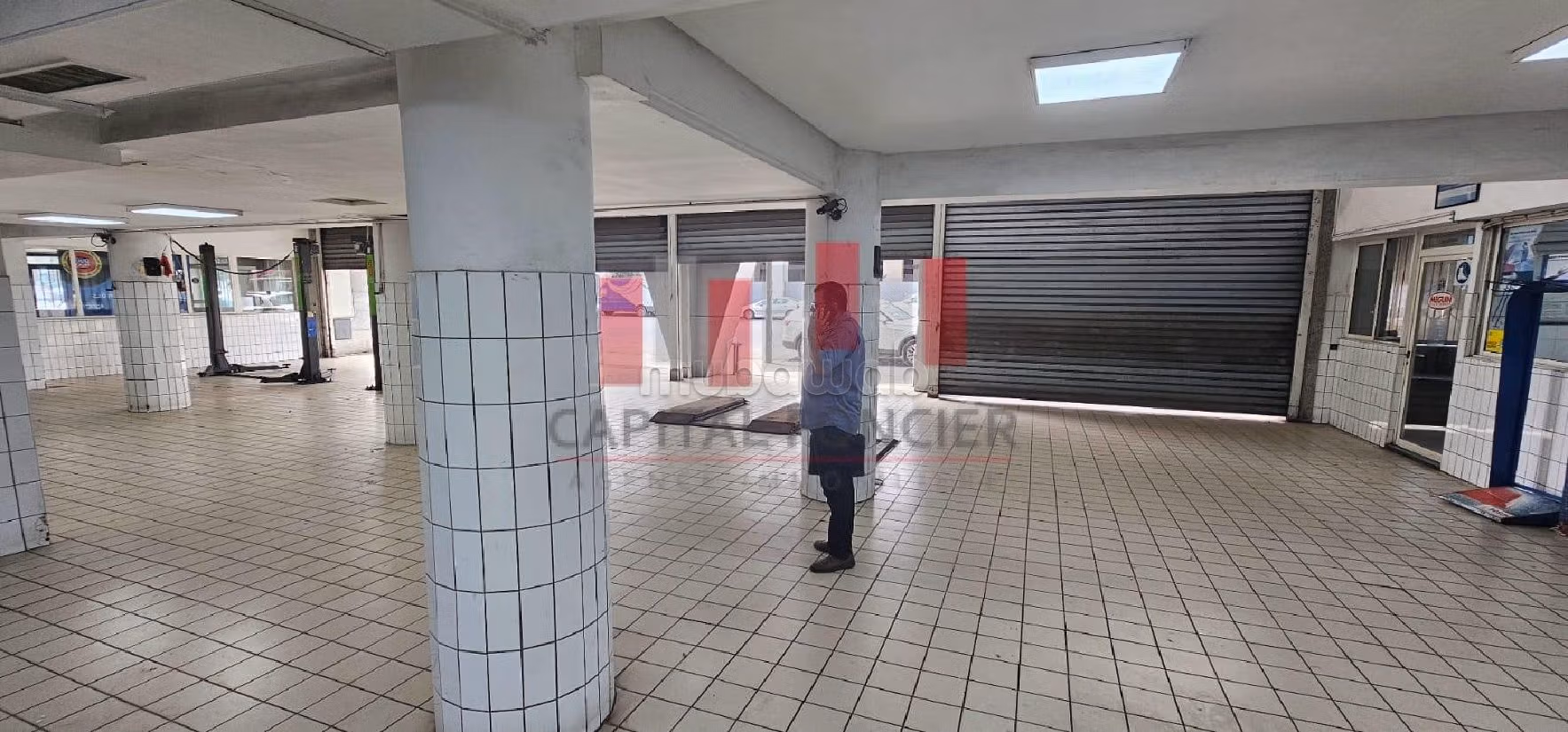 Excellent showroom en plein bld mly ismail Ain sebaa de 1900 m de surface exploitable a la location