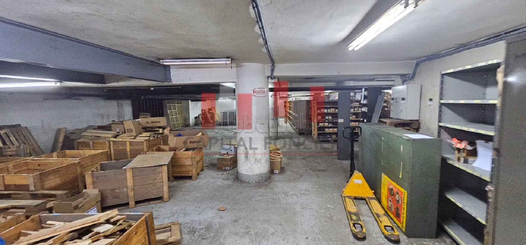 Excellent showroom en plein bld mly ismail Ain sebaa de 1900 m de surface exploitable a la location