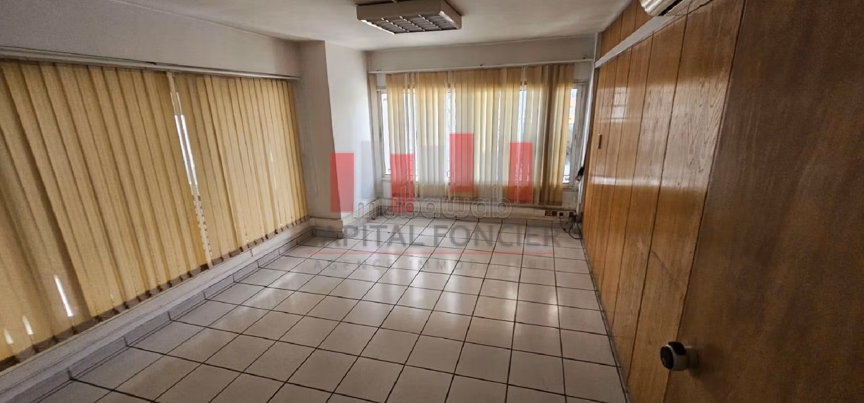 Excellent showroom en plein bld mly ismail Ain sebaa de 1900 m de surface exploitable a la location