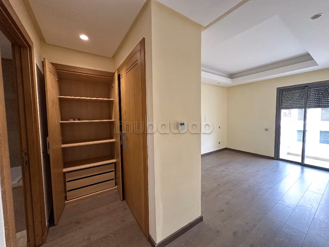 Appartementen om te huren in Bourgogne Ouest. 3 Ruimtes. Lift in het pand. 