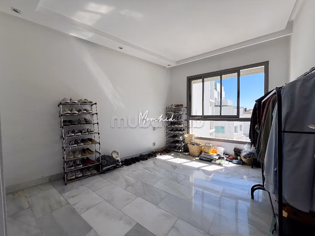 Appartementen om te huren in Ain Diab. Oppervlakte 200 m². Gemeubileerd.