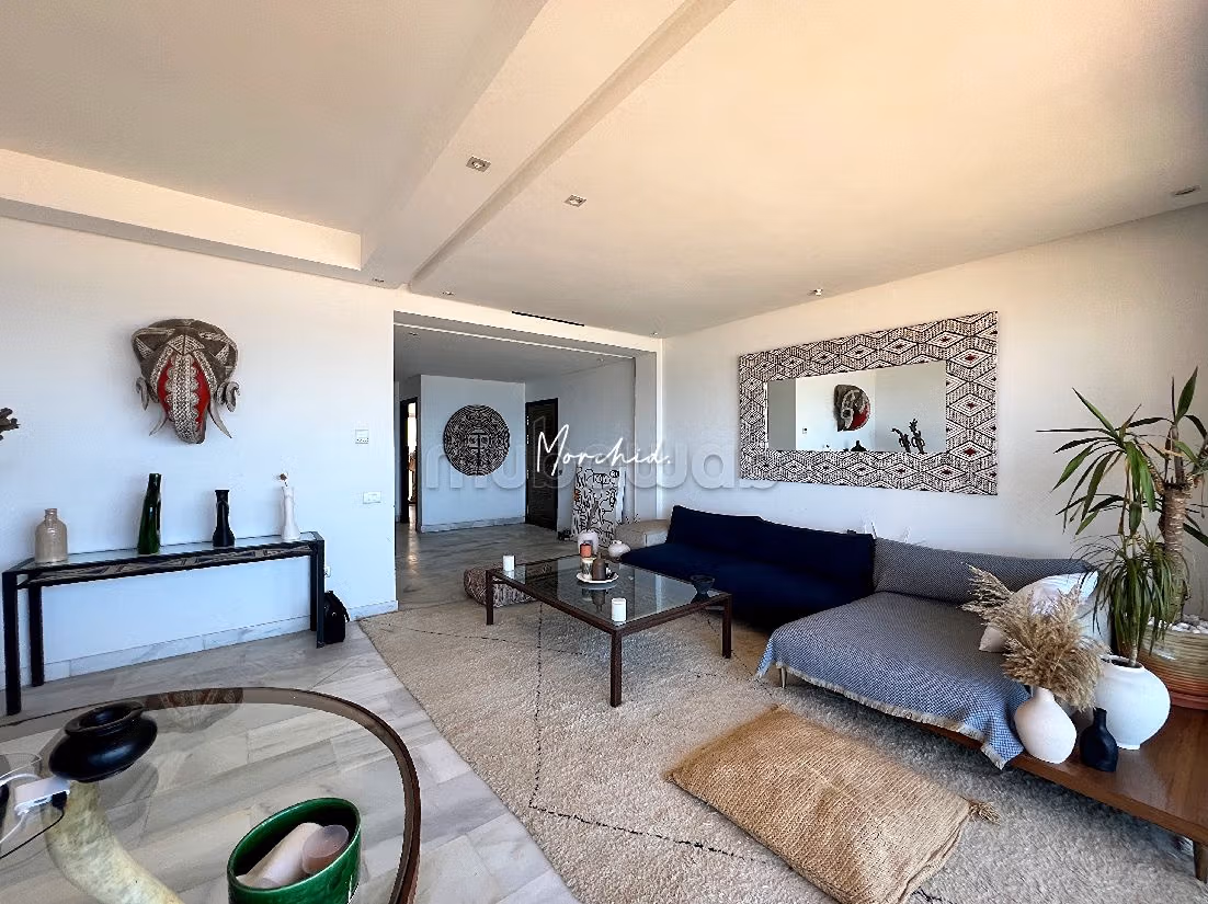 Appartementen om te huren in Ain Diab. Oppervlakte 200 m². Gemeubileerd.