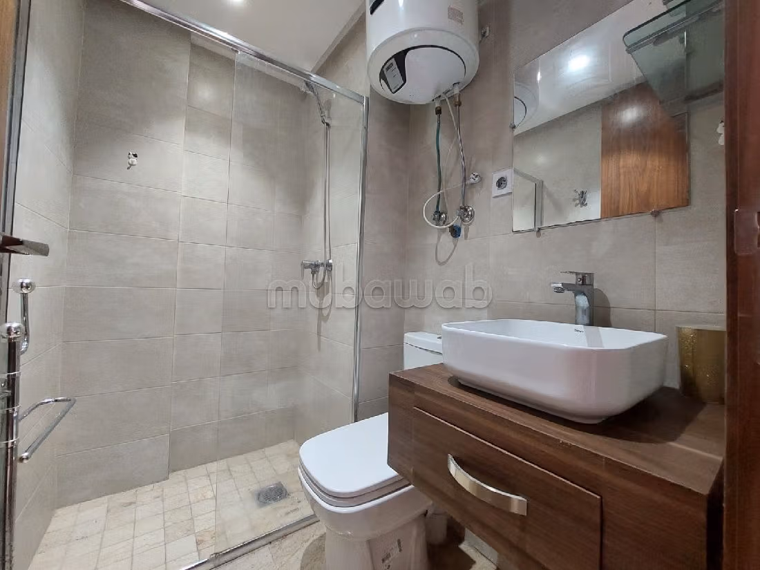 Appartement à louer à Maârif. 2 chambres. Meublé