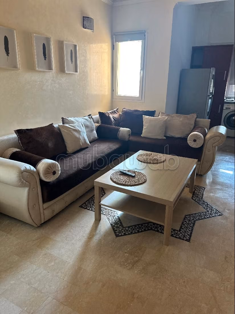 شقة جميلة للبيع ب منصمان. 3 قطع. مكيف للهواء وحوض للسباحة