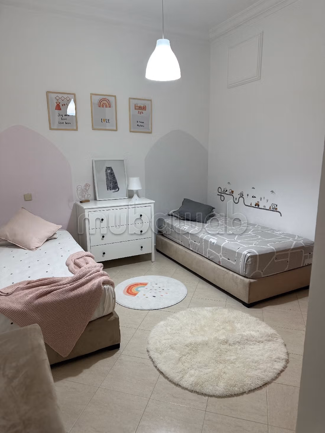 شقة جميلة للبيع ب منصمان. 3 قطع. مكيف للهواء وحوض للسباحة