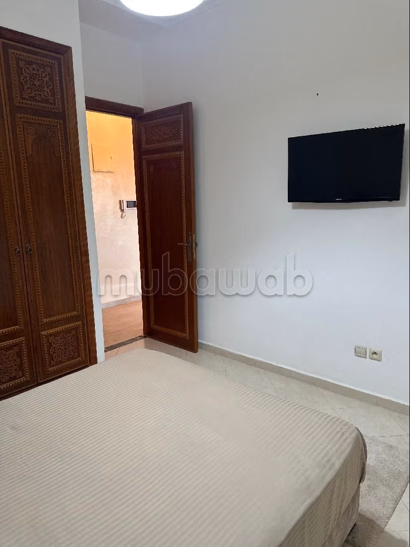 شقة جميلة للبيع ب منصمان. 3 قطع. مكيف للهواء وحوض للسباحة