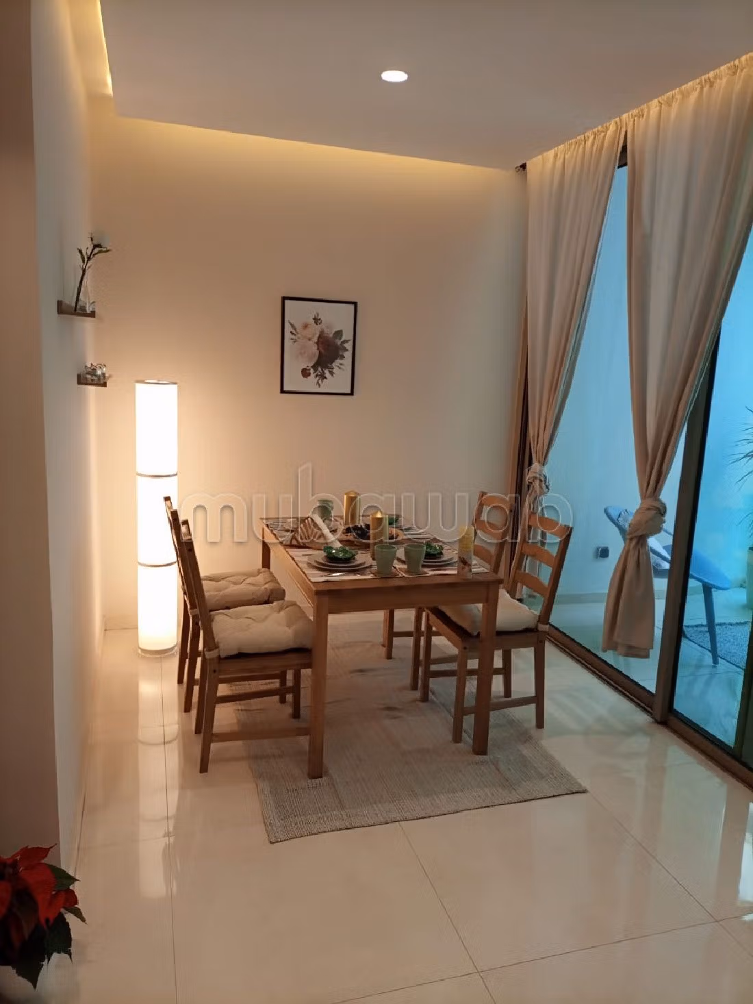 Rent an apartment in Bourgogne Ouest. 2 comfortable rooms. New furniture. 