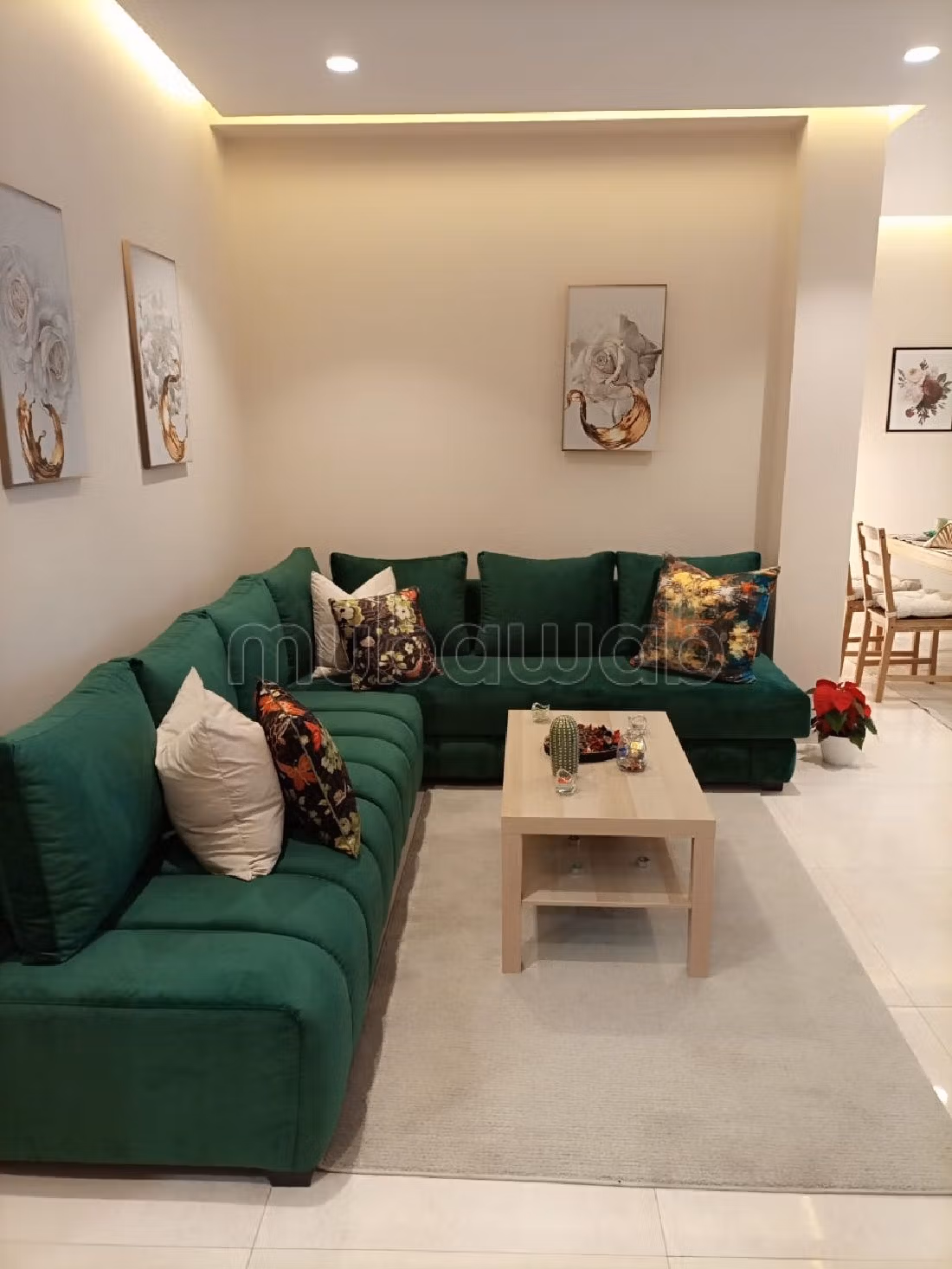 Rent an apartment in Bourgogne Ouest. 2 comfortable rooms. New furniture. 