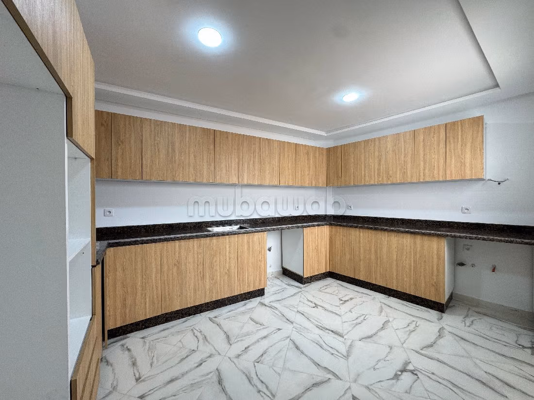 شقة للبيع 118م² بعين الحياني