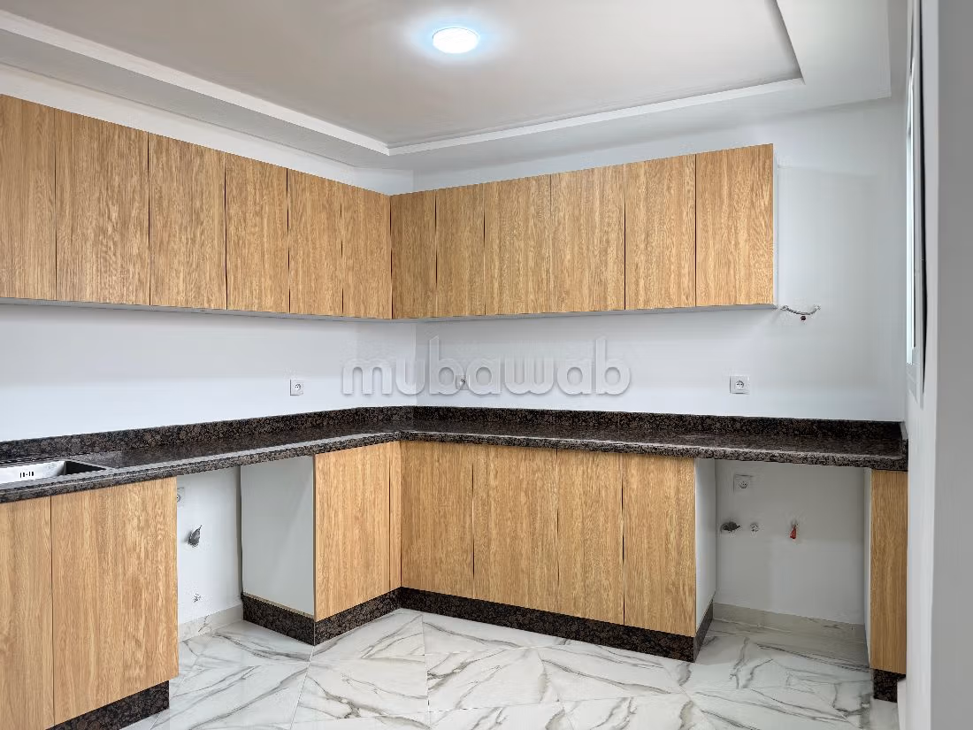 شقة للبيع 118م² بعين الحياني