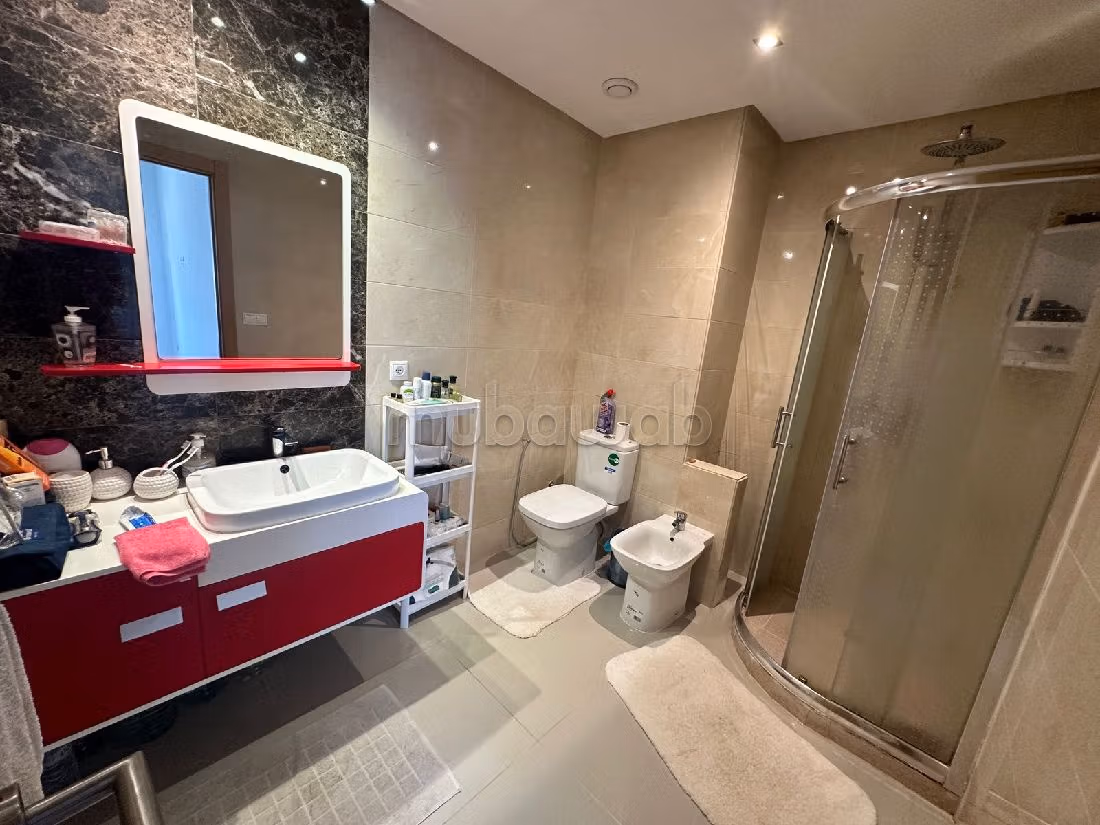 شقة رائعة للبيع ب شاطئ واد الشراط. المساحة 97 م². مكيف الهواء و مدفأة. 