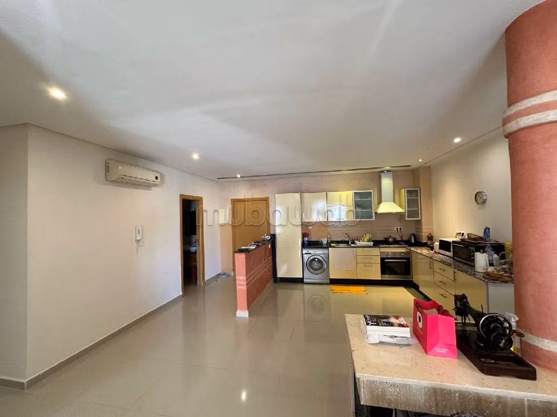 شقة رائعة للبيع ب شاطئ واد الشراط. المساحة 97 م². مكيف الهواء و مدفأة. 