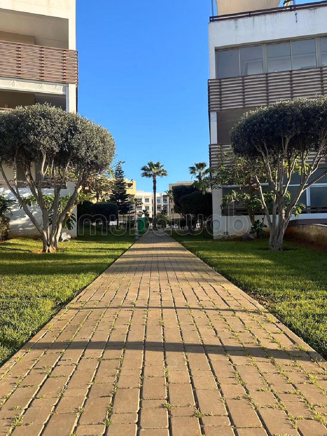 شقة رائعة للبيع ب شاطئ واد الشراط. المساحة 97 م². مكيف الهواء و مدفأة. 