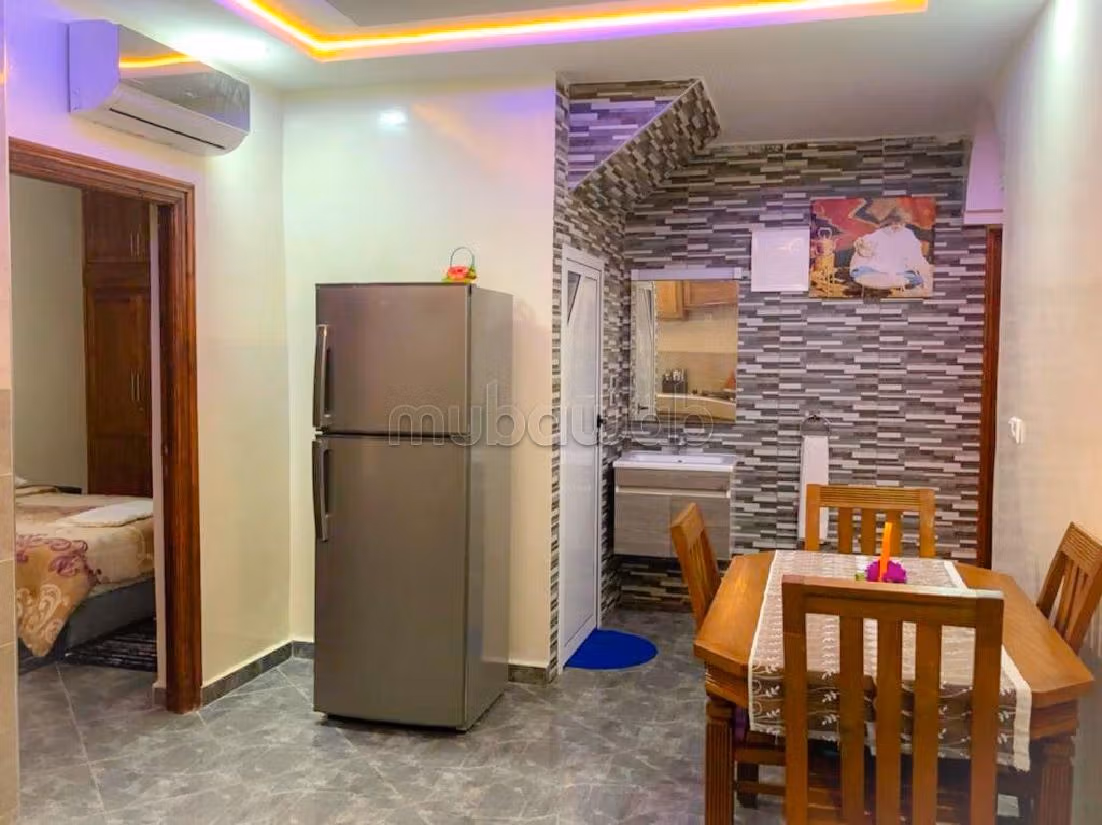 Appartamento in affitto a Hay Mohammadi. Superficie totale 80 m². Salotto marocchino e antenna parabolica. 