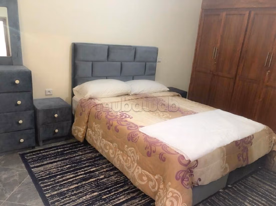Appartamento in affitto a Hay Mohammadi. Superficie totale 80 m². Salotto marocchino e antenna parabolica. 