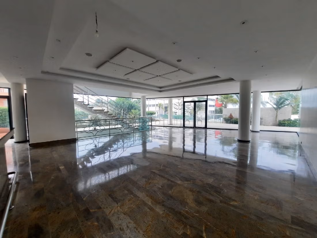 High quality villa for sale in Centre ville. 1 room. Double glazing, Robust door. 