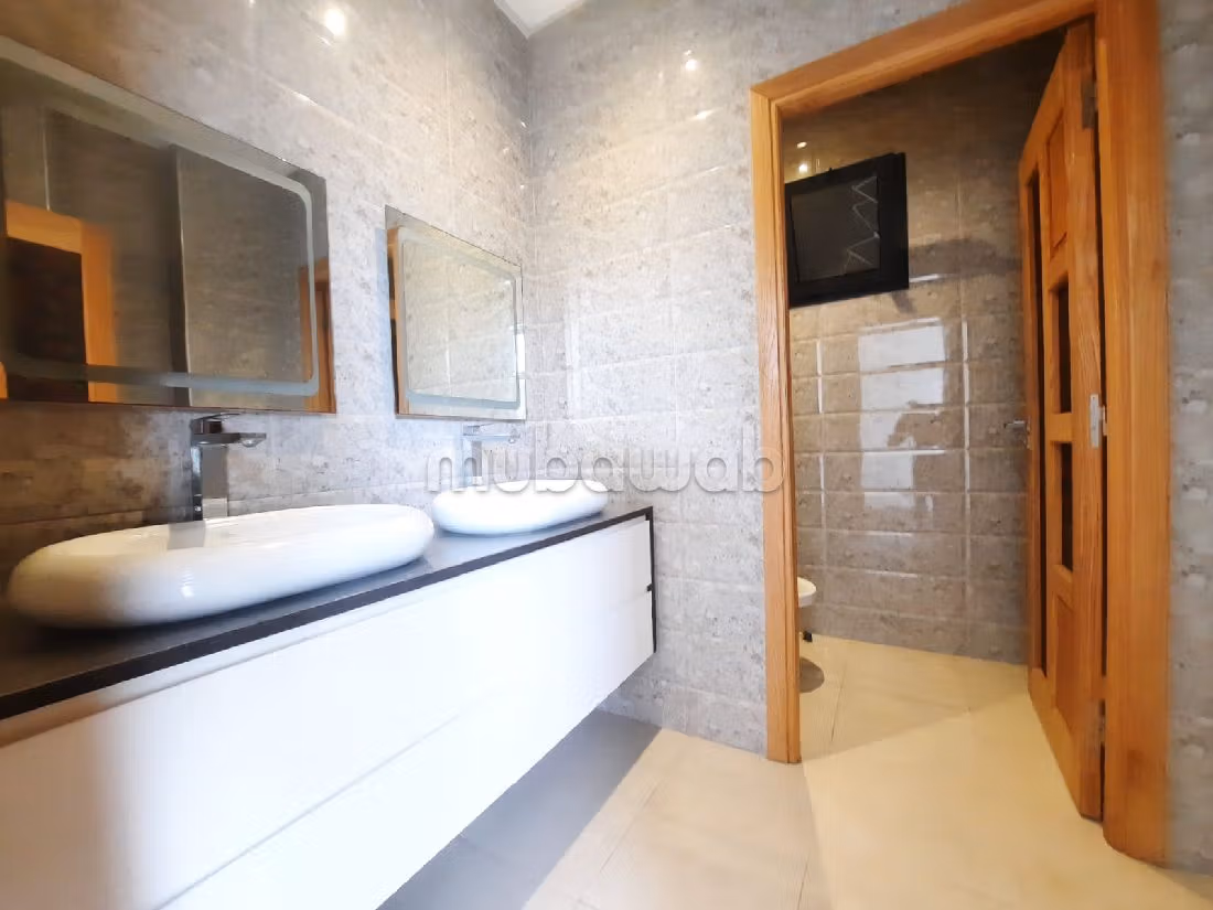 High quality villa for sale in Centre ville. 1 room. Double glazing, Robust door. 