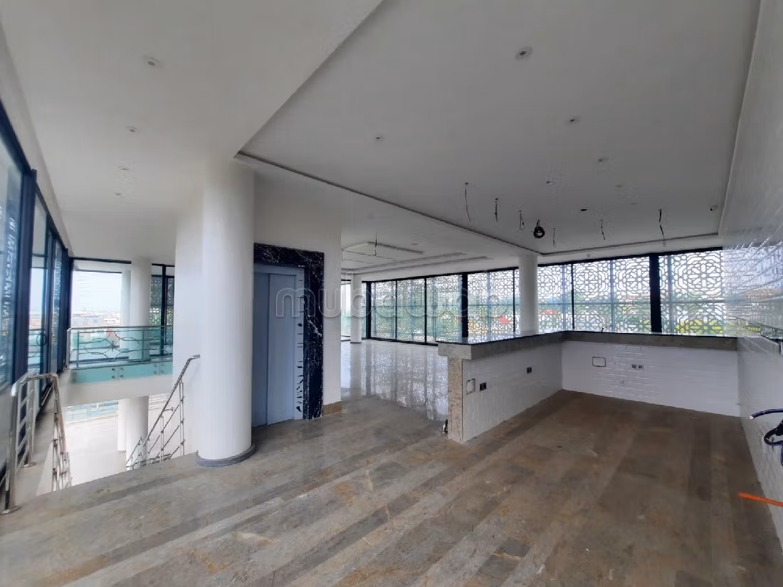 High quality villa for sale in Centre ville. 1 room. Double glazing, Robust door. 