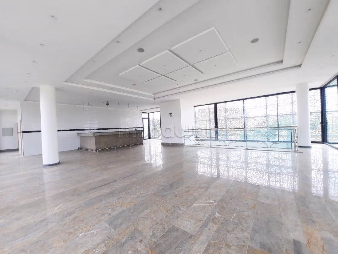 High quality villa for sale in Centre ville. 1 room. Double glazing, Robust door. 