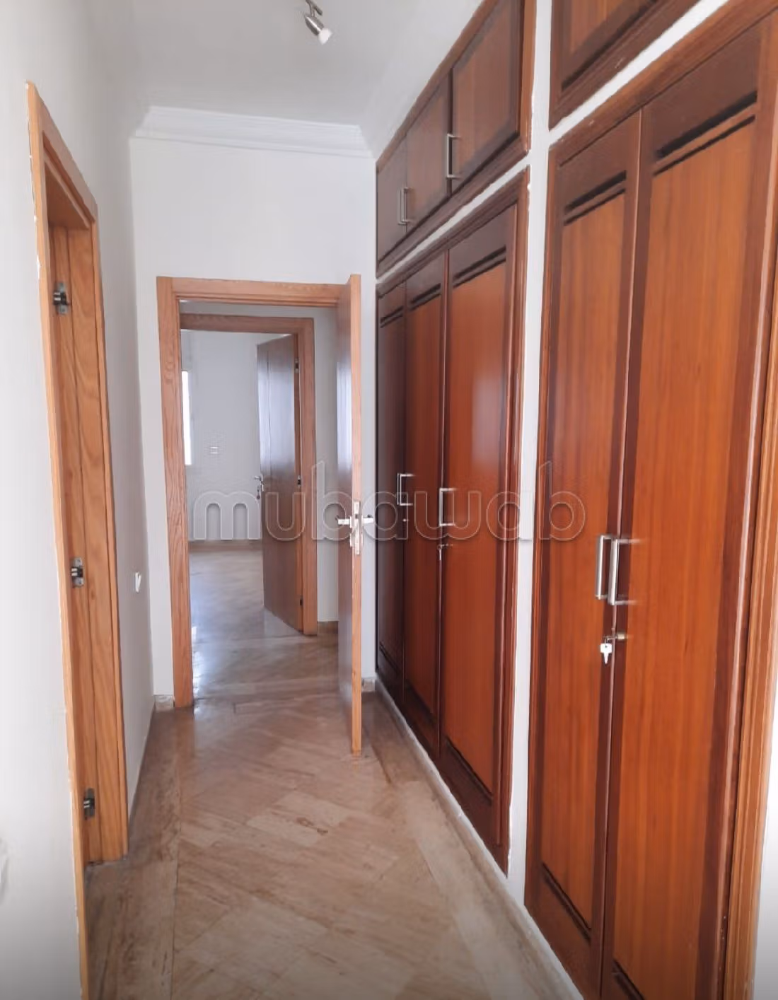 Busca pisos en venta en Racine. 3 hermosas habitaciones. Servicio de conserjería, aire condicionado. 