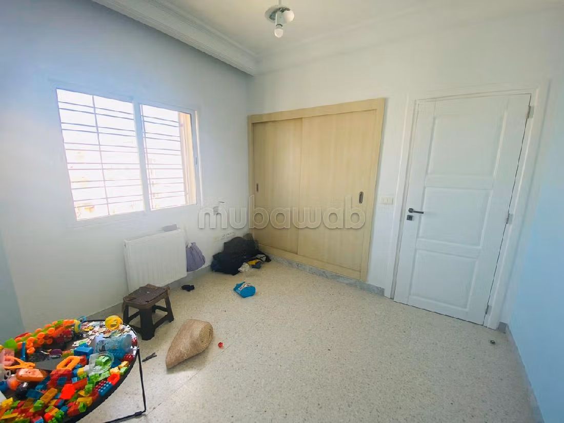 Beautiful apartment for sale in Aouina. 4 comfortable rooms. Caretaker and air conditioning
