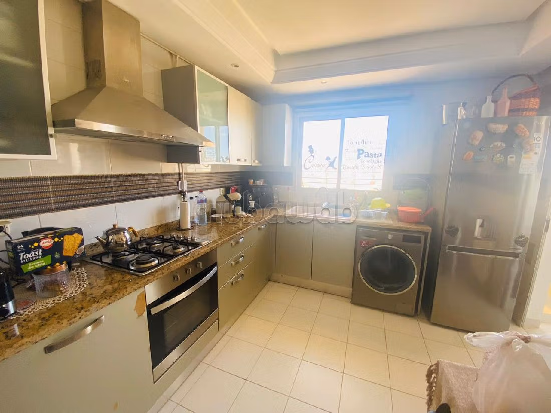 Beautiful apartment for sale in Aouina. 4 comfortable rooms. Caretaker and air conditioning