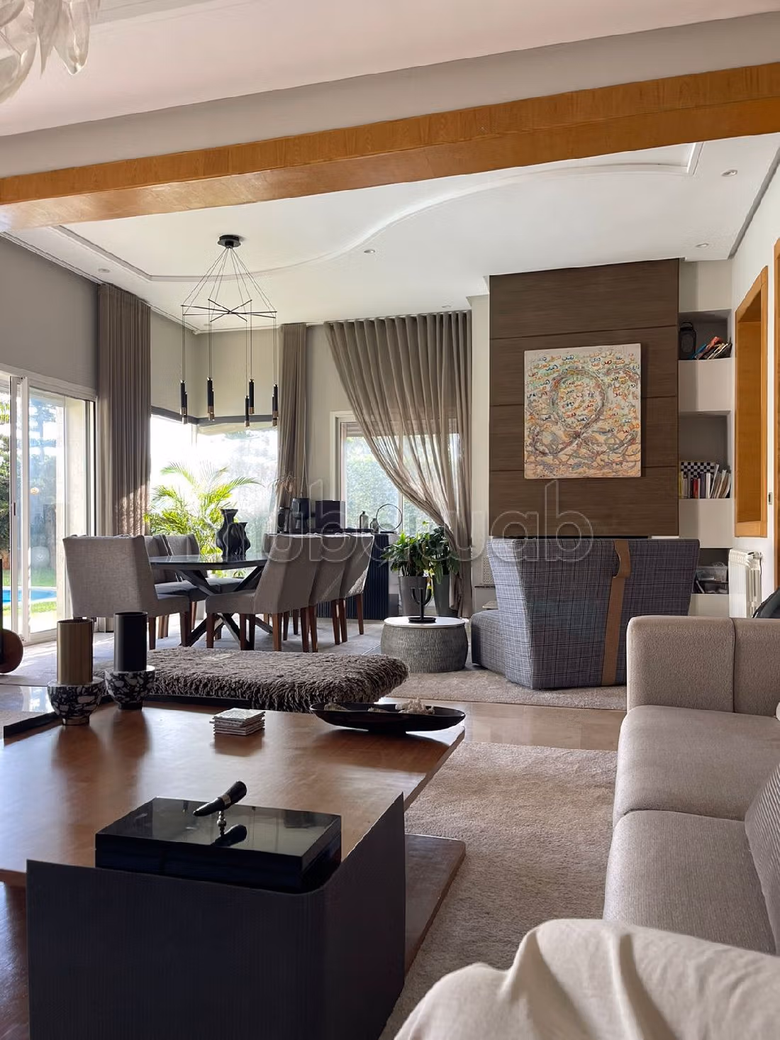 Beautiful villa for rent in Bouskoura Ville. 4 beautiful rooms. Well equipped kitchen. 