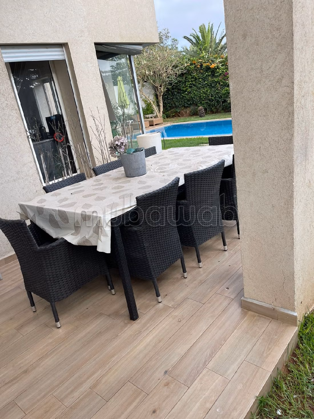 Beautiful villa for rent in Bouskoura Ville. 4 beautiful rooms. Well equipped kitchen. 