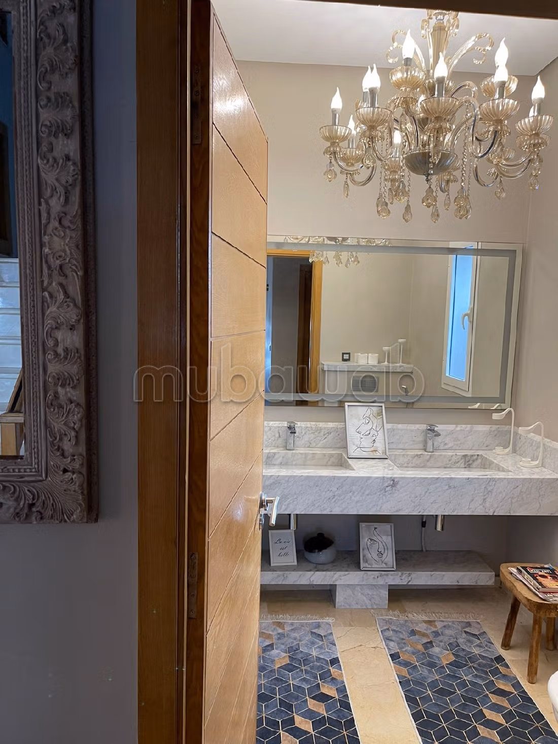 Beautiful villa for rent in Bouskoura Ville. 4 beautiful rooms. Well equipped kitchen. 