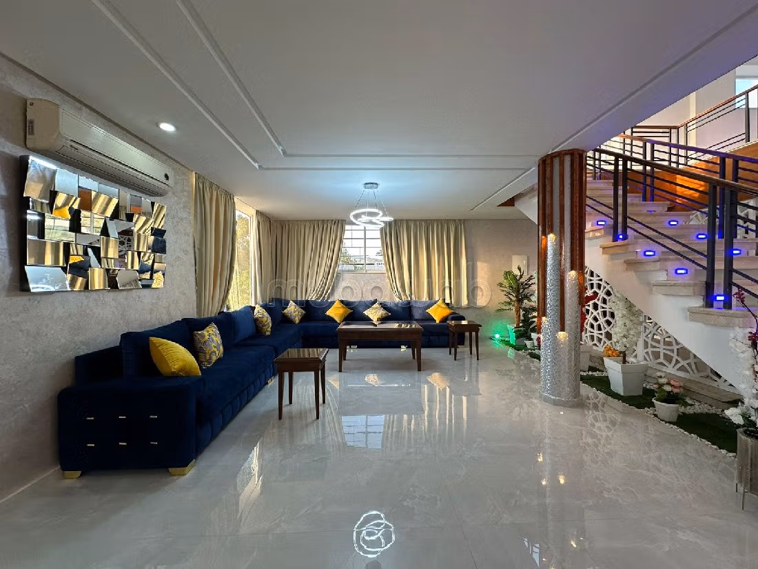 Maison de luxe à vendre à Rmilat. 5 grandes pièces. Bien meublé.
