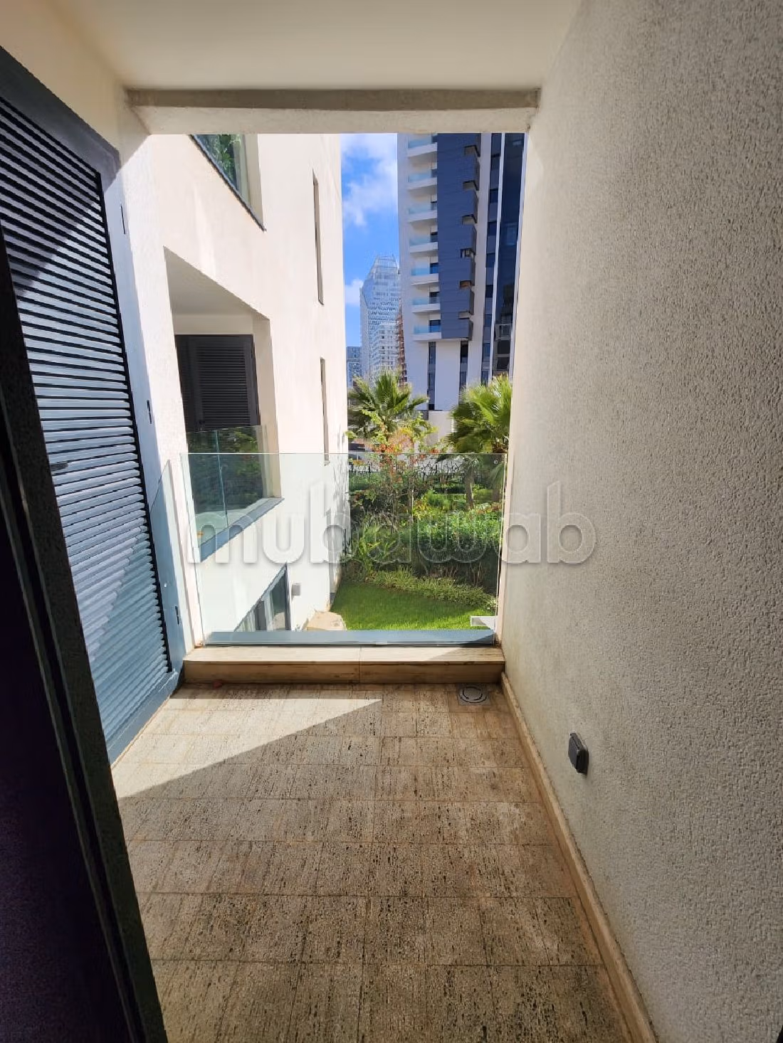 Very nice apartment for rent in Casablanca Finance City. Large area 89 m². Terrace