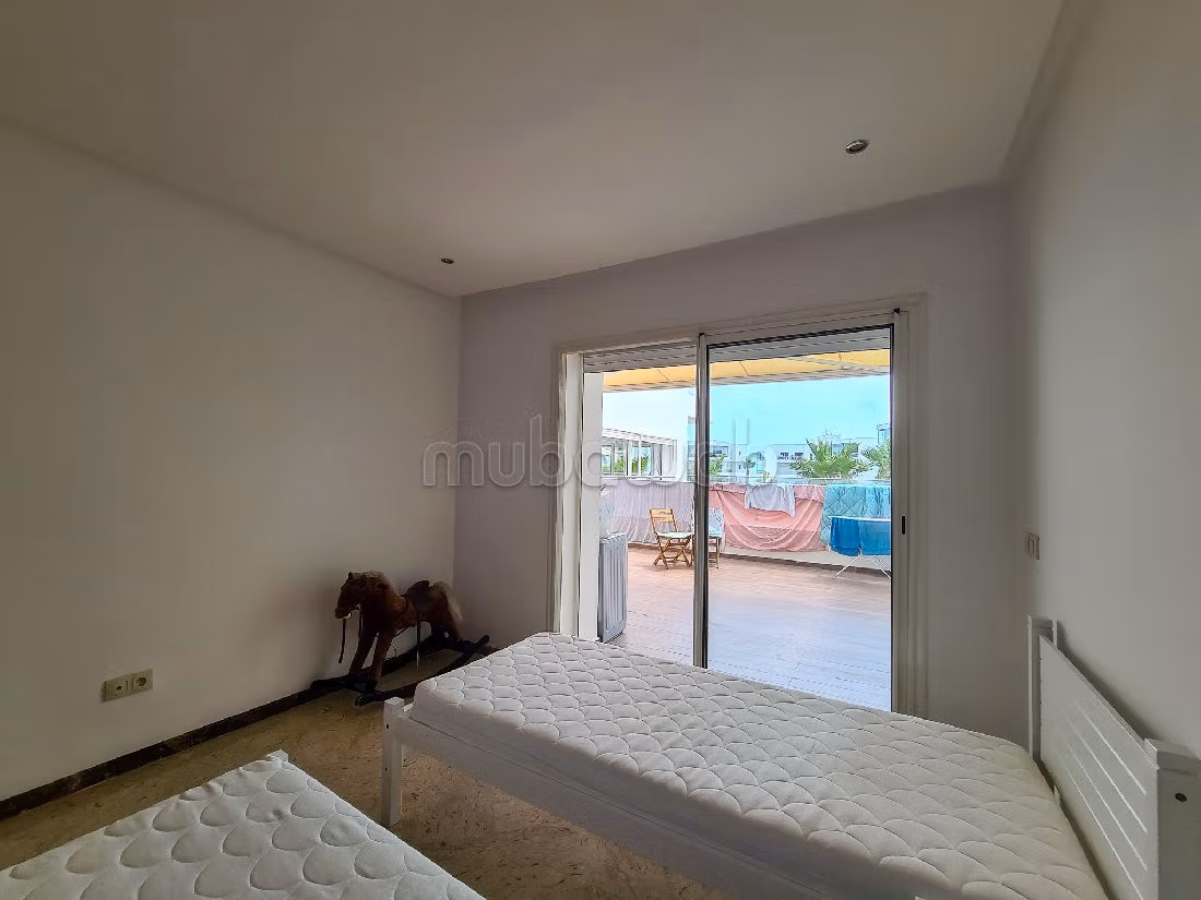 Appartementen huren. 5 Ruimtes. Volledig gemeubileerd. 