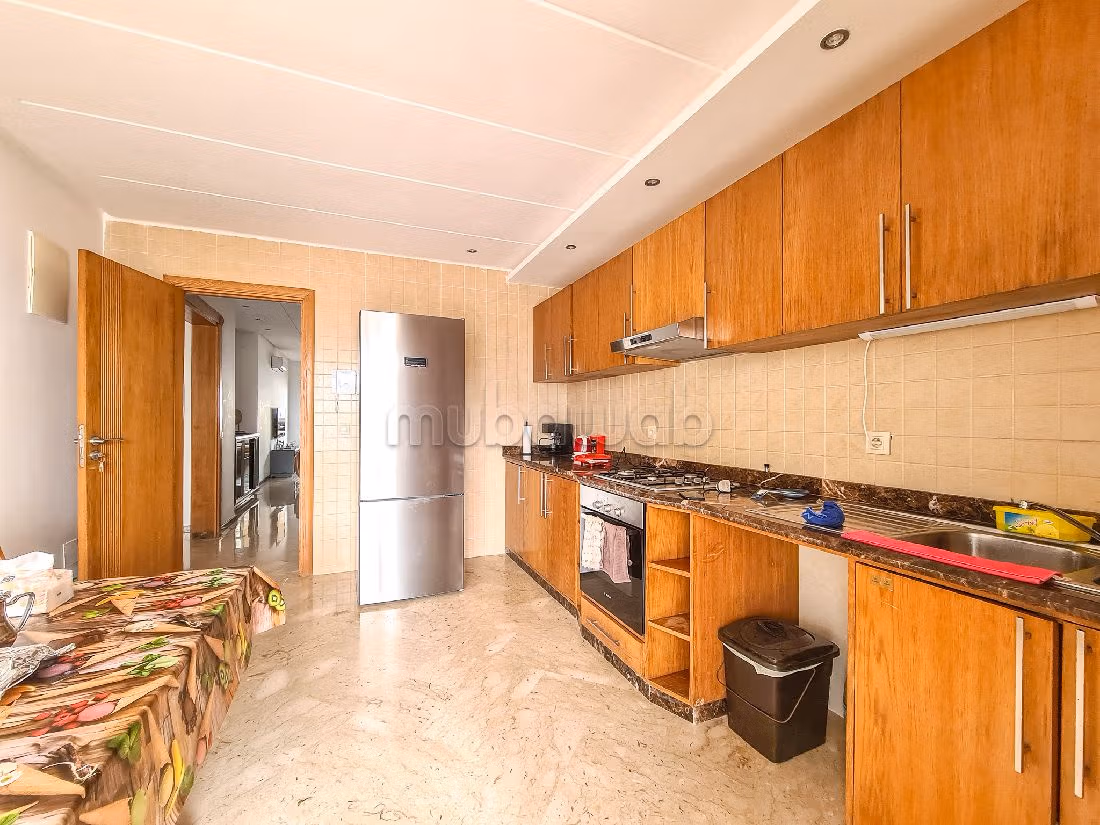 Appartementen huren. 5 Ruimtes. Volledig gemeubileerd. 