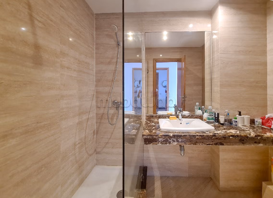 Appartementen huren. 5 Ruimtes. Volledig gemeubileerd. 