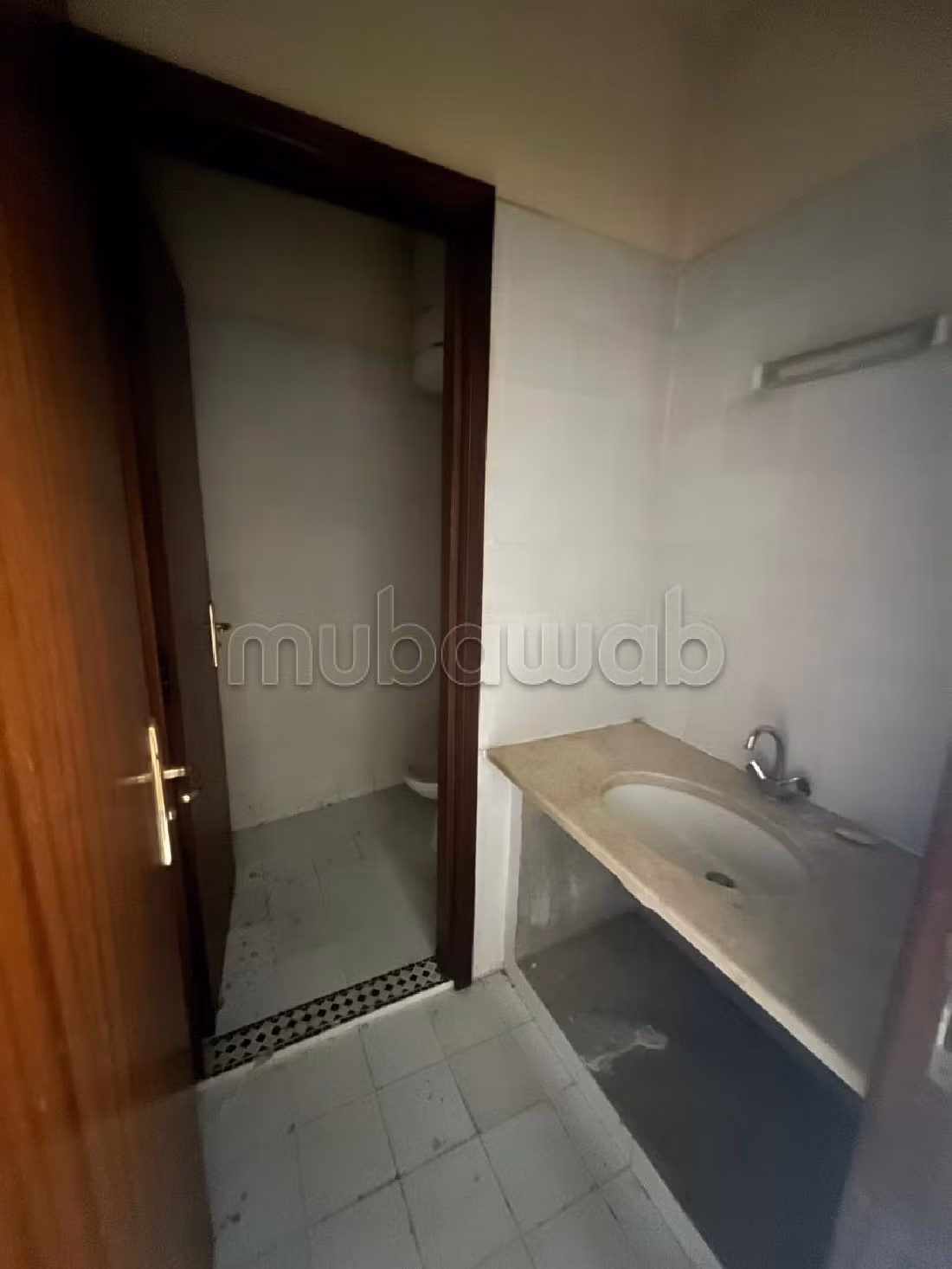 Offices for sale in El Hara. Dimension 109 m². 