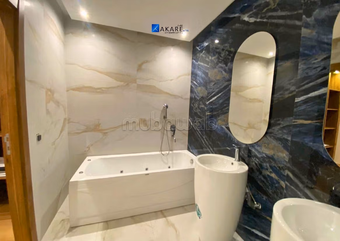 Villa's en luxe woningen kopen in Almaz. Totale oppervlakte 450 m². Terras en garage. 