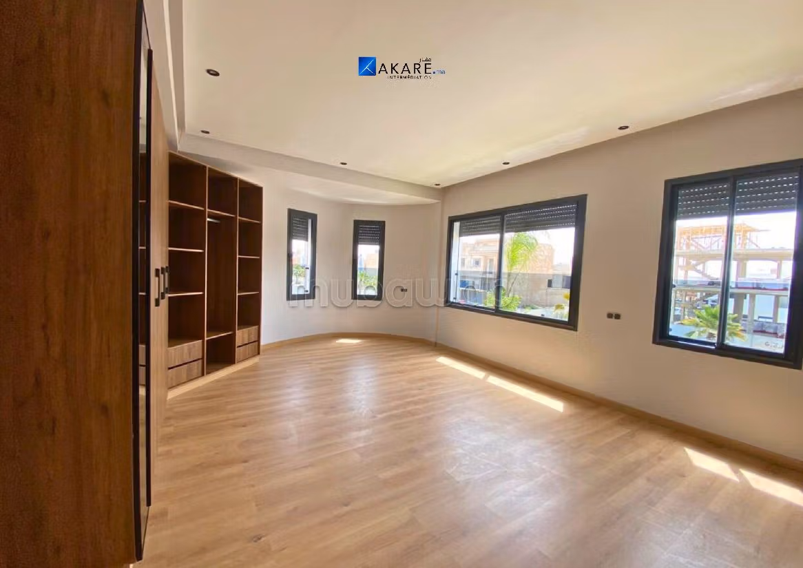 Villa's en luxe woningen kopen in Almaz. Totale oppervlakte 450 m². Terras en garage. 