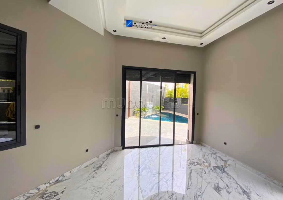 Villa's en luxe woningen kopen in Almaz. Totale oppervlakte 450 m². Terras en garage. 