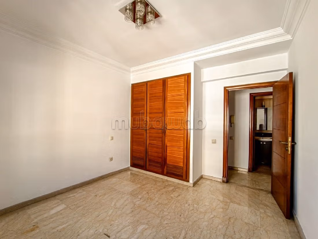 Magnífico piso en venta en Mers Sultan. Dimensión 119 m². Parking y jardin