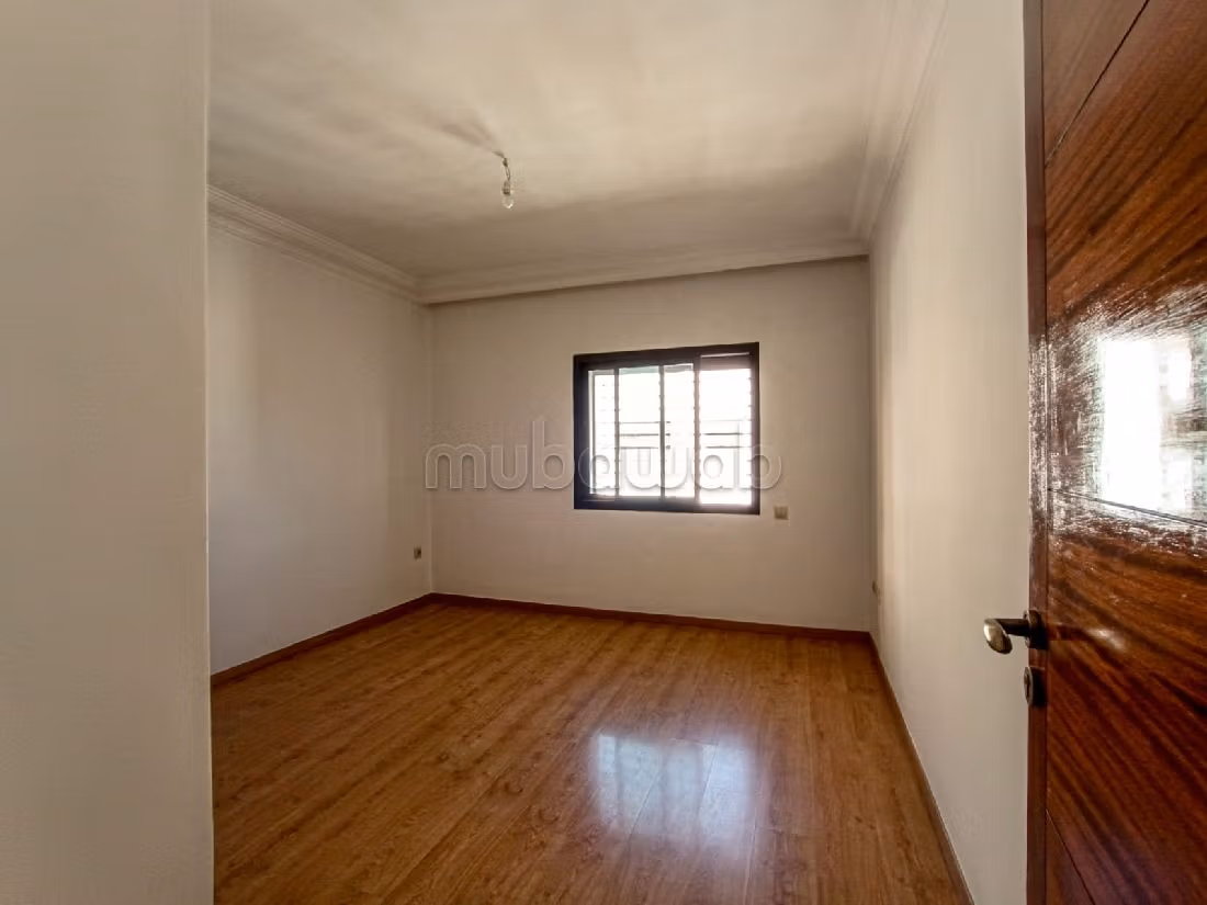 Magnífico piso en venta en Mers Sultan. Dimensión 119 m². Parking y jardin